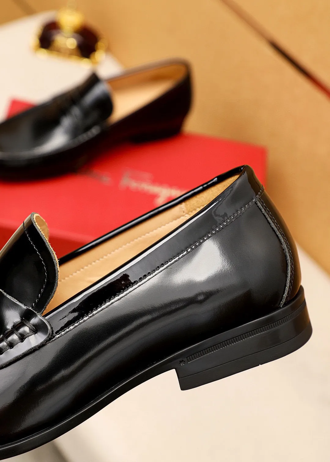 Men's shoes 💰480 💐 Product trademark: Ferragamo "Ferragamo" casual leather shoes Regular size: 38-44 (45🉑️customized) Product materials: Selected imported first-layer open-edge beaded cowhide leather upper, imported water-dyed cowhide leather lining. Strong three-dimensional visual effect, original outsole color: 3⃣️seed leather materials available